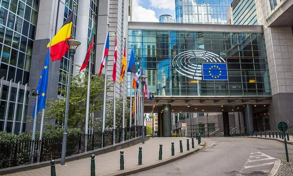 Κομισιόν: Το όριο των 14 ημερών είναι η βάση μετά τον εμβολιασμό